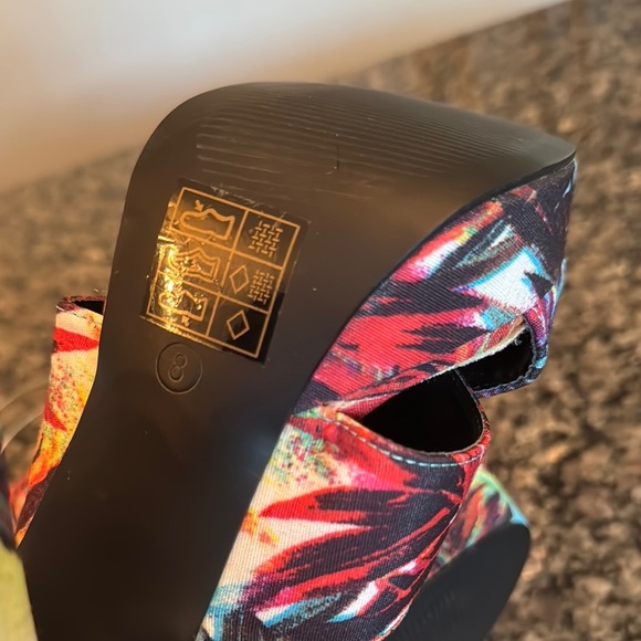 Misguided tropical Heels with Bold Design NWOT 8 - Picture 11 of 12